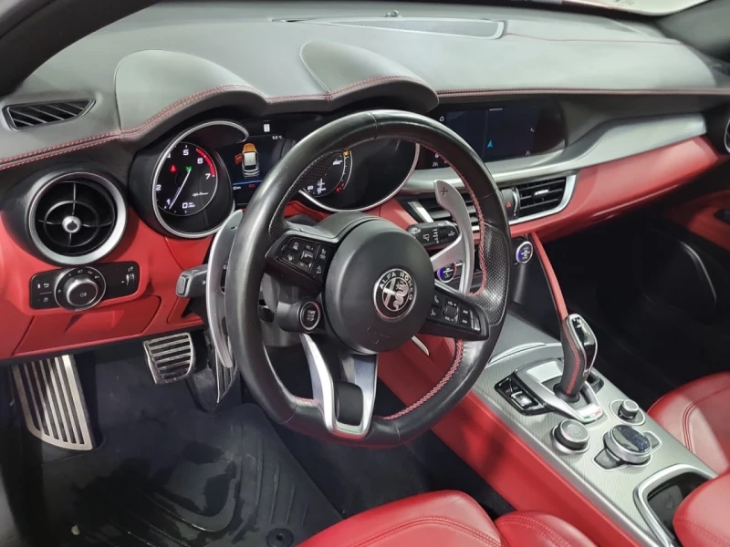 Alfa Romeo Stelvio CARFAX* АВТОФИНАНСИРАНЕ* БЕЗ ПЪРВОНАЧАЛНА ВНОСКА* , снимка 10 - Автомобили и джипове - 52770402