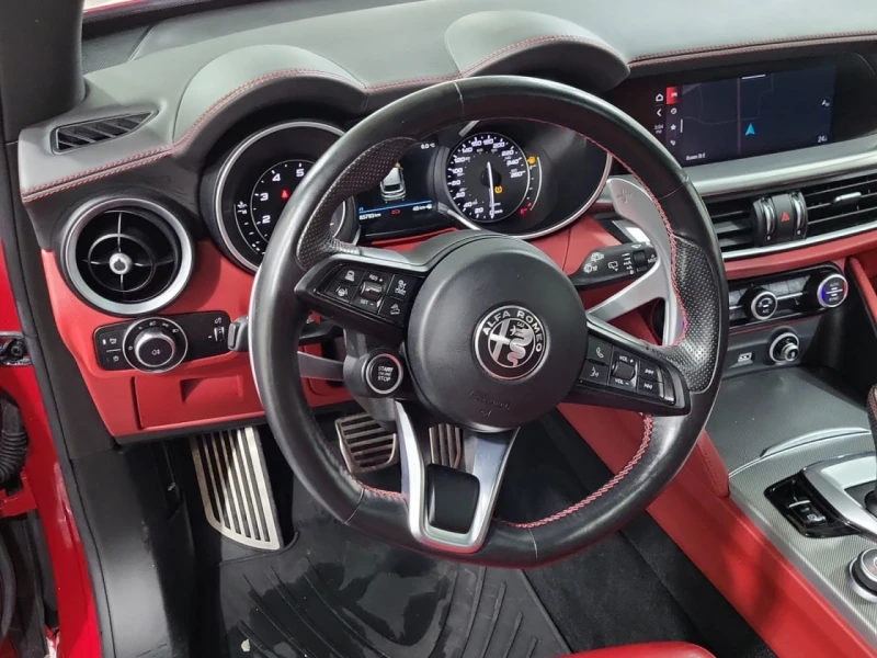 Alfa Romeo Stelvio CARFAX* АВТОФИНАНСИРАНЕ* БЕЗ ПЪРВОНАЧАЛНА ВНОСКА* , снимка 12 - Автомобили и джипове - 52770402