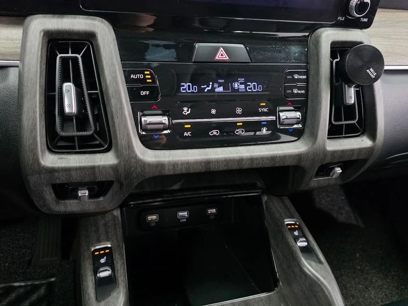 Kia Sorento Diesel 2.2 2WD| 202к.с., снимка 17 - Автомобили и джипове - 56351487