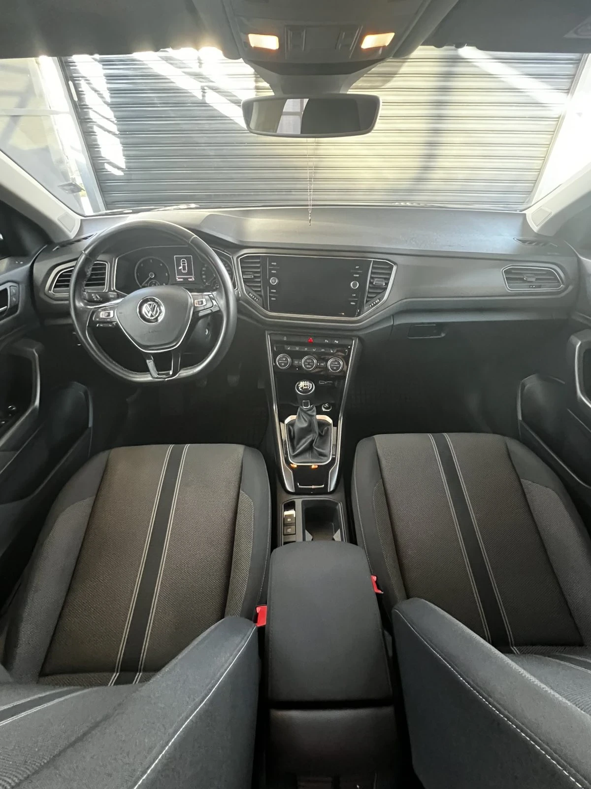 VW T-Roc, снимка 10 - Автомобили и джипове - 53293652