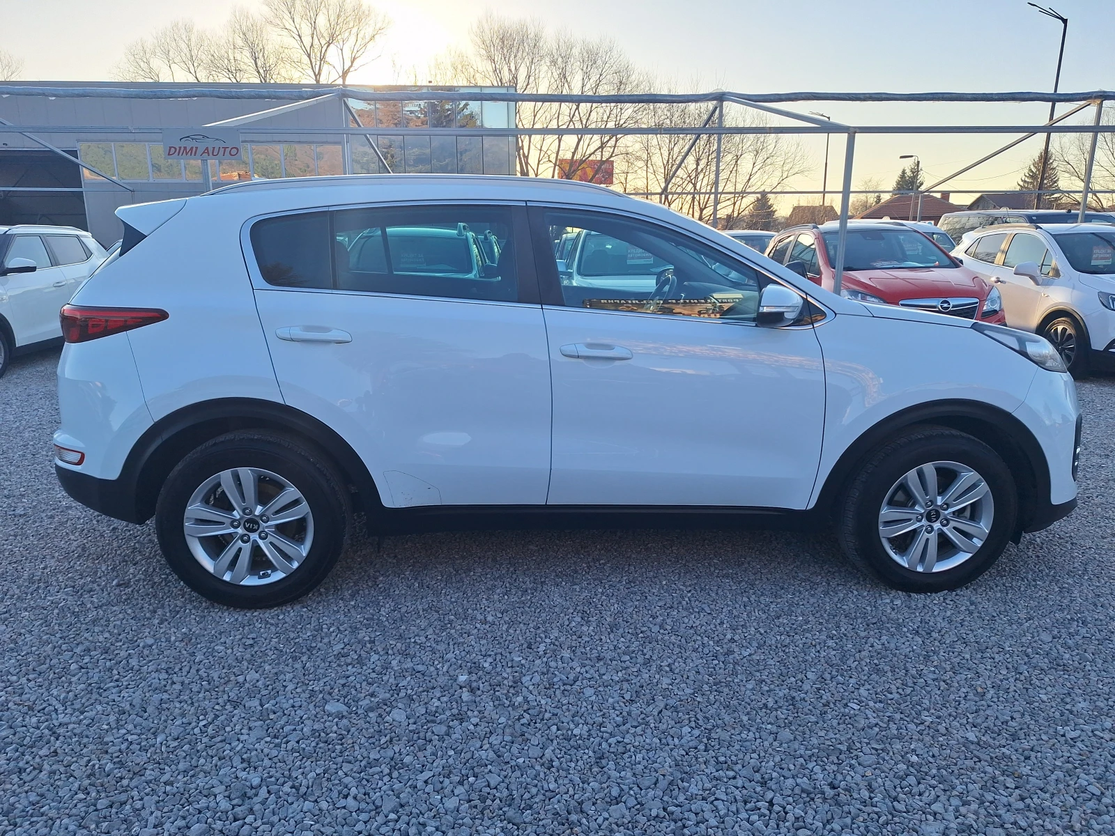 Kia Sportage 1.6 GDI 132ks Navigacia Kamera!, снимка 2 - Автомобили и джипове - 53801392