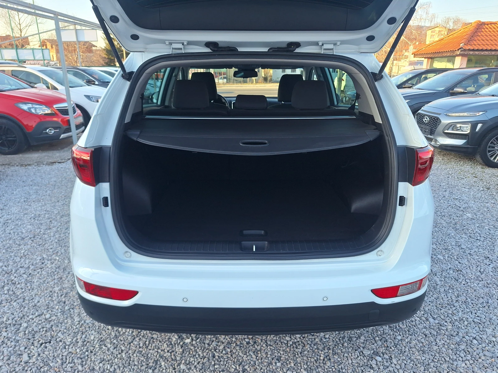 Kia Sportage 1.6 GDI 132ks Navigacia Kamera!, снимка 9 - Автомобили и джипове - 53801392