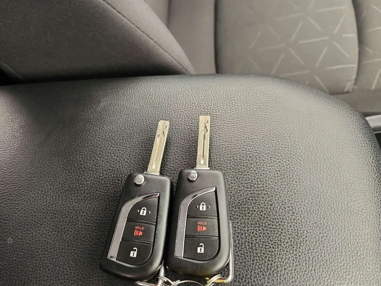 Toyota Rav4 HYBRID LE * CARFAX * ФИНАНСИРАНЕ, снимка 8 - Автомобили и джипове - 56164844
