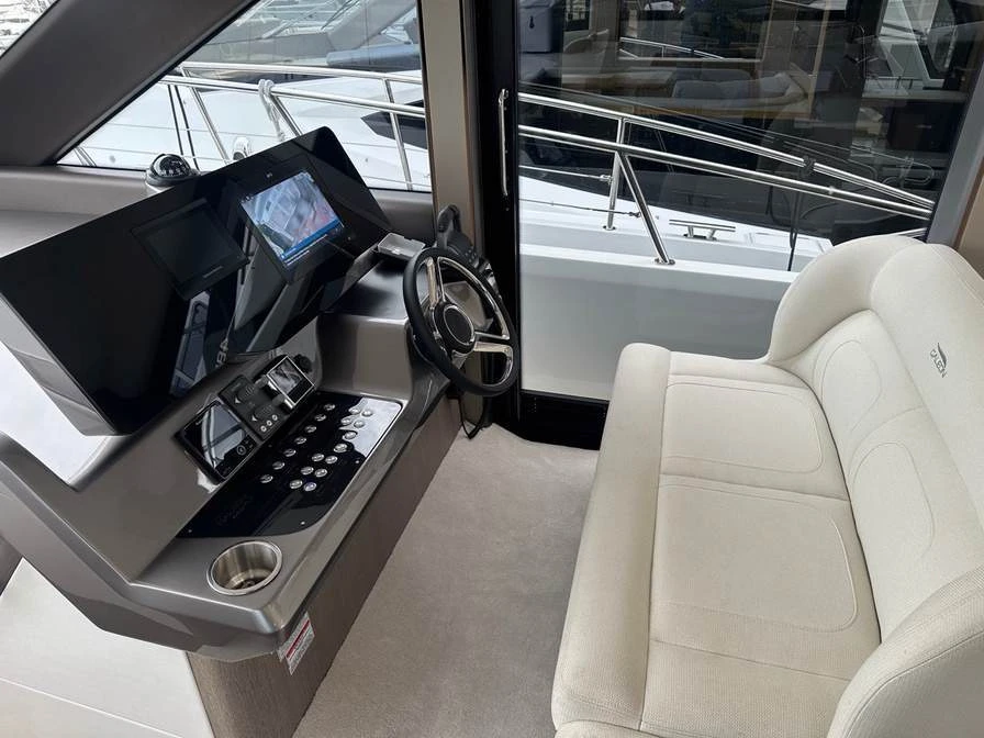 Моторна яхта Galeon 440 Fly, снимка 10 - Воден транспорт - 55951393