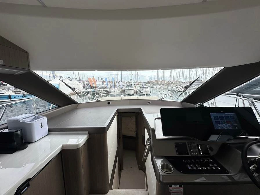 Моторна яхта Galeon 440 Fly, снимка 9 - Воден транспорт - 55951393