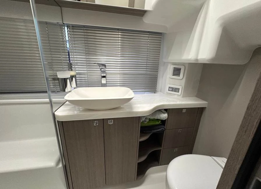 Моторна яхта Galeon 440 Fly, снимка 15 - Воден транспорт - 55951393