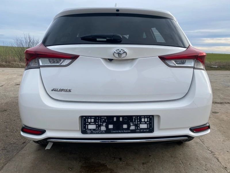 Toyota Auris 1.6 auto, снимка 6 - Автомобили и джипове - 43480391