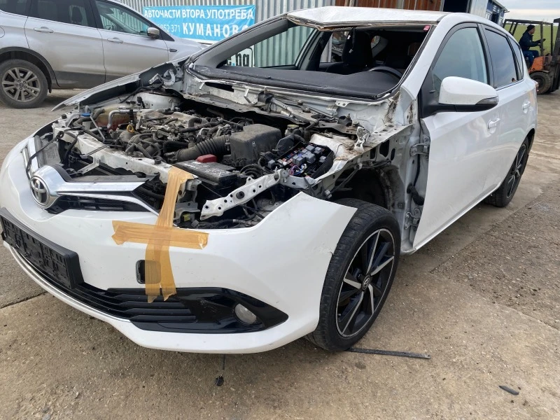 Toyota Auris 1.6 auto, снимка 3 - Автомобили и джипове - 43480391