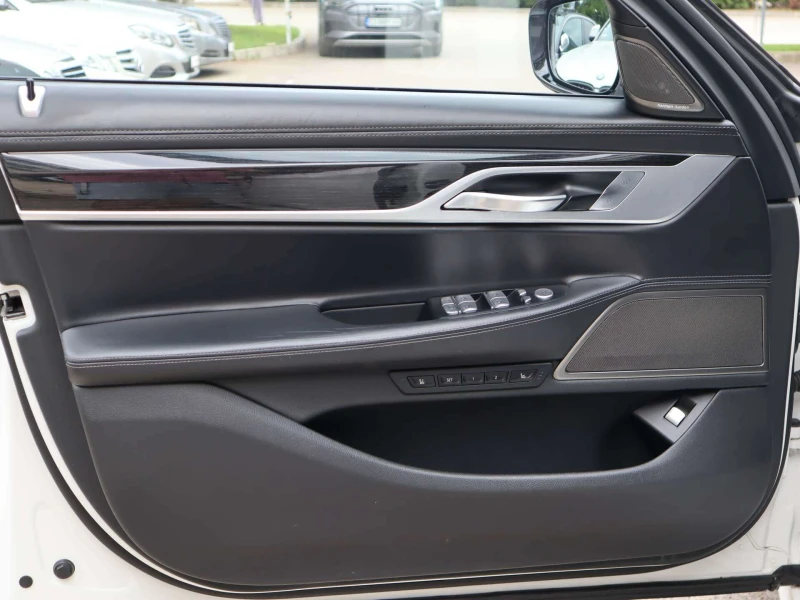 BMW 750 Long/xDrive/Individual/Harman Kardon/Обдухване/RSE, снимка 7 - Автомобили и джипове - 51207867
