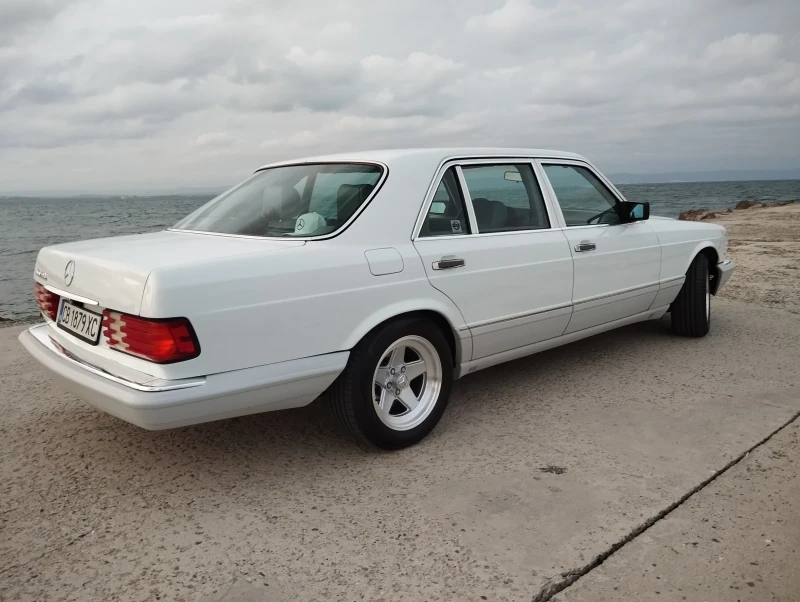 Mercedes-Benz 560 SEL, снимка 4 - Автомобили и джипове - 51529458
