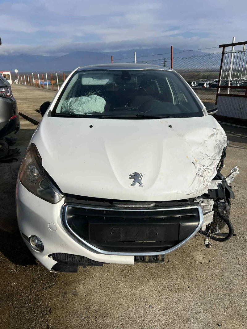 Peugeot 208 1.4 бензин 95кс, снимка 5 - Автомобили и джипове - 52638234
