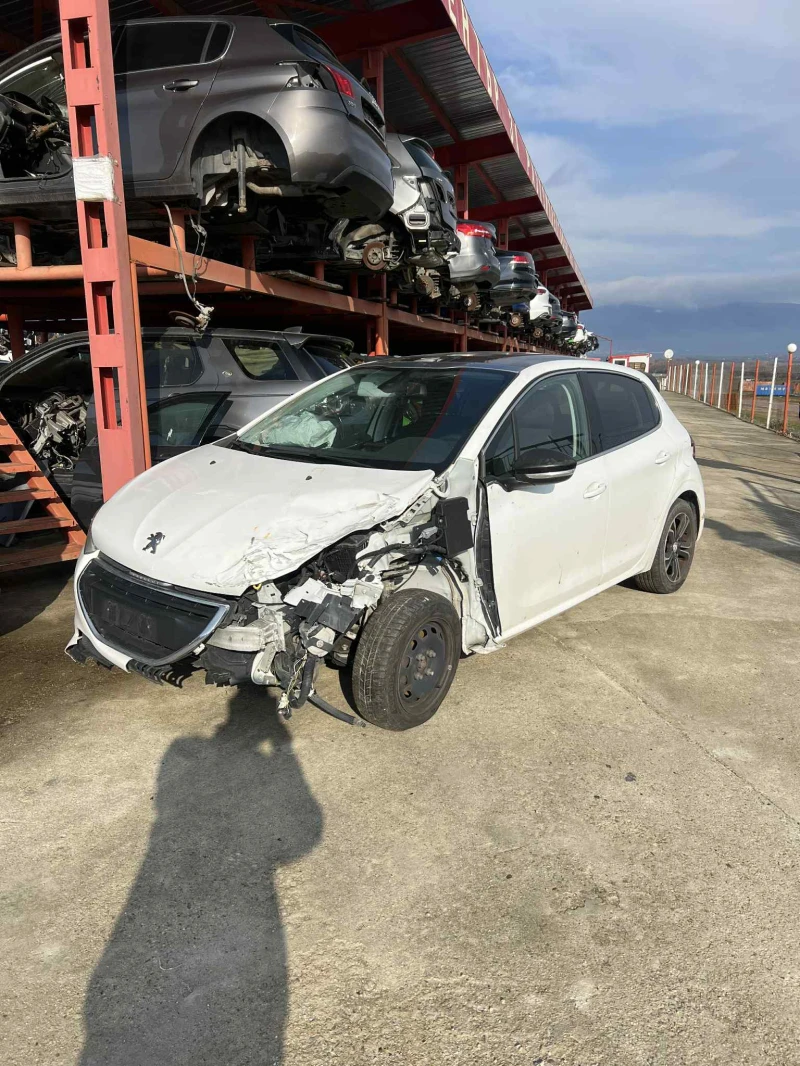 Peugeot 208 1.4 бензин 95кс, снимка 4 - Автомобили и джипове - 52638234