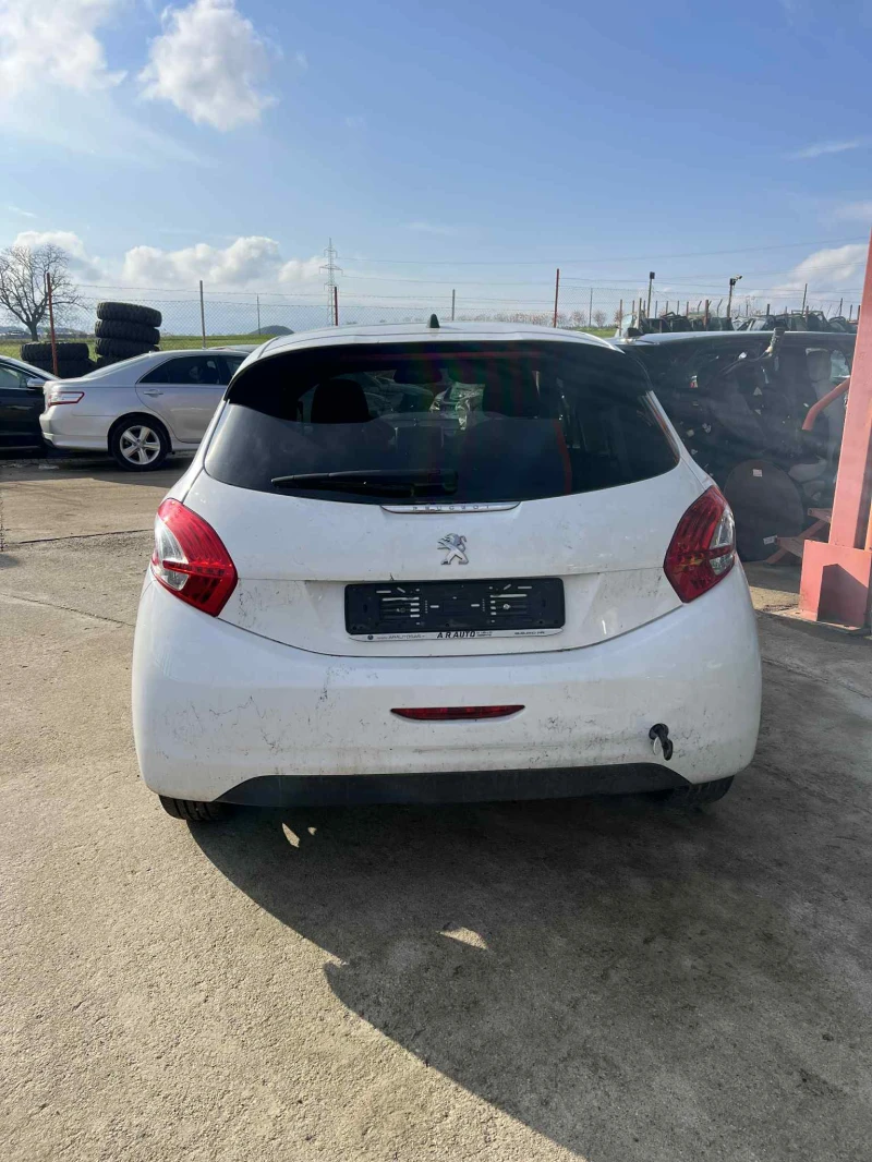 Peugeot 208 1.4 бензин 95кс, снимка 6 - Автомобили и джипове - 52638234