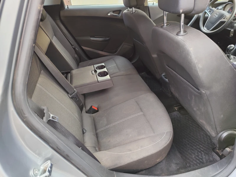 Opel Astra 1.7 CDTI NAVI, снимка 11 - Автомобили и джипове - 53565153