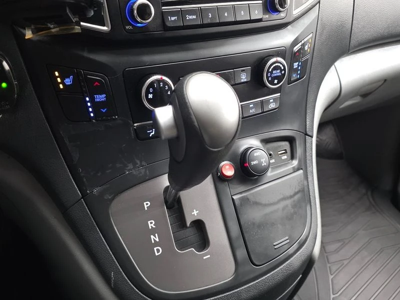 Hyundai Starex 2.5 Automatic, снимка 9 - Автомобили и джипове - 55948858