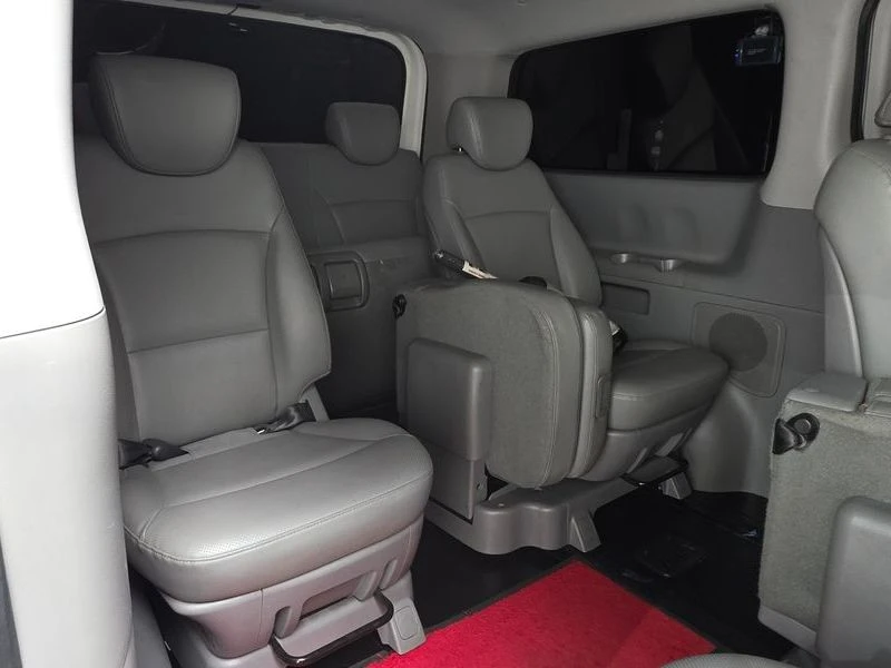 Hyundai Starex 2.5 Automatic, снимка 13 - Автомобили и джипове - 55948858