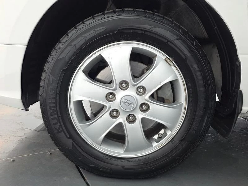 Hyundai Starex 2.5 Automatic, снимка 5 - Автомобили и джипове - 55948858