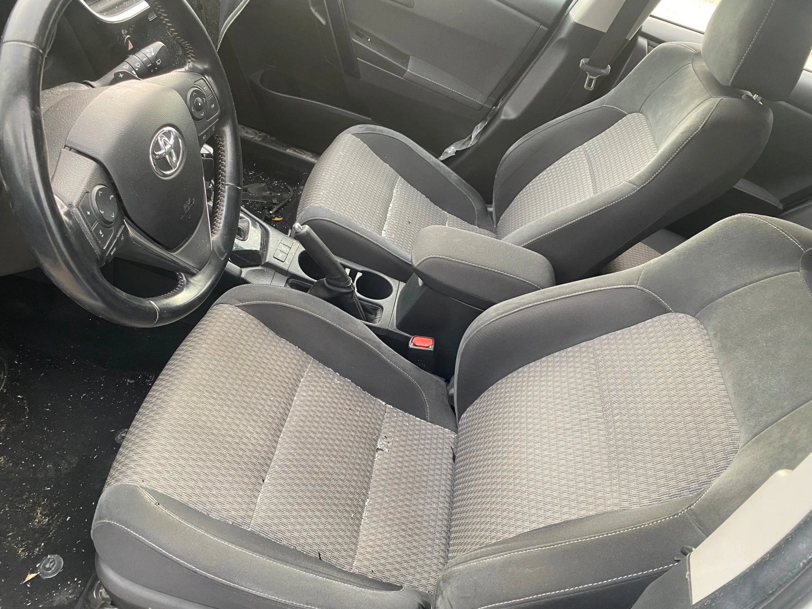 Toyota Auris 1.6 auto - изображение 9