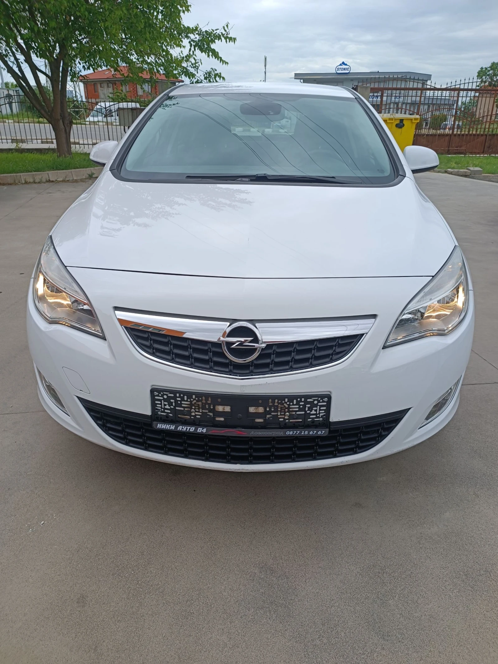 Opel Astra J 1.4iHetcbak - изображение 2