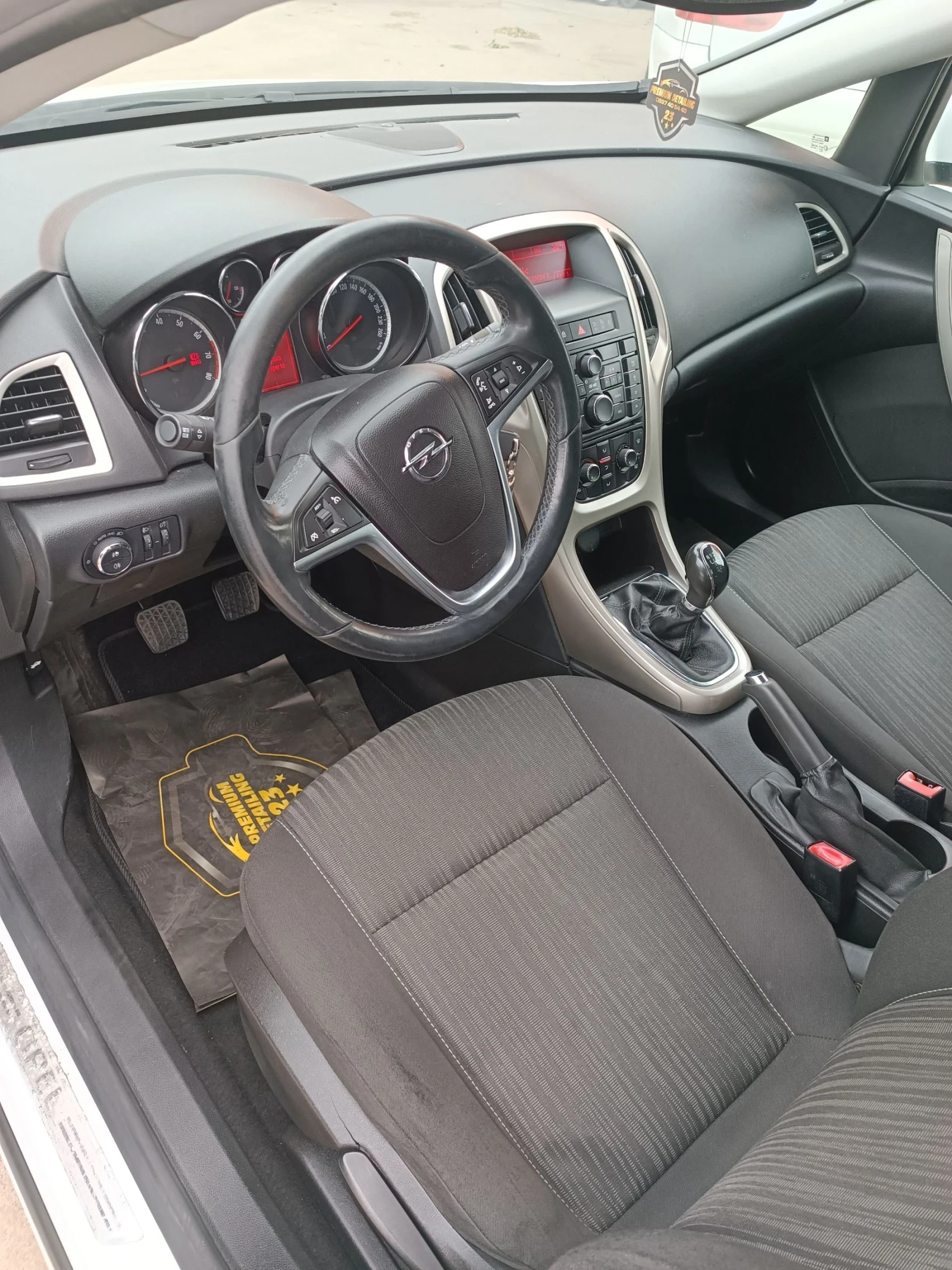 Opel Astra J 1.4iHetcbak - изображение 10