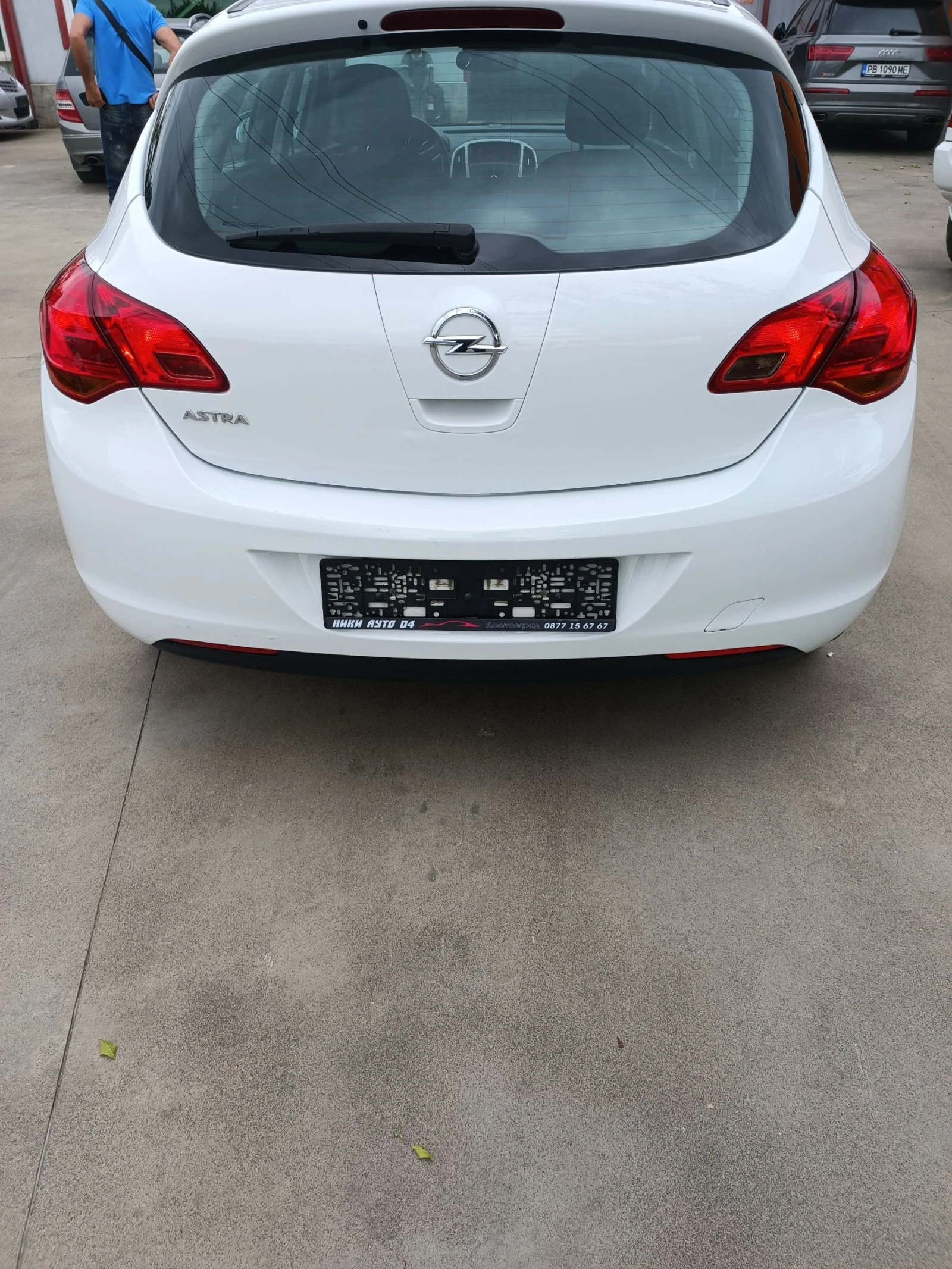 Opel Astra J 1.4iHetcbak - изображение 4