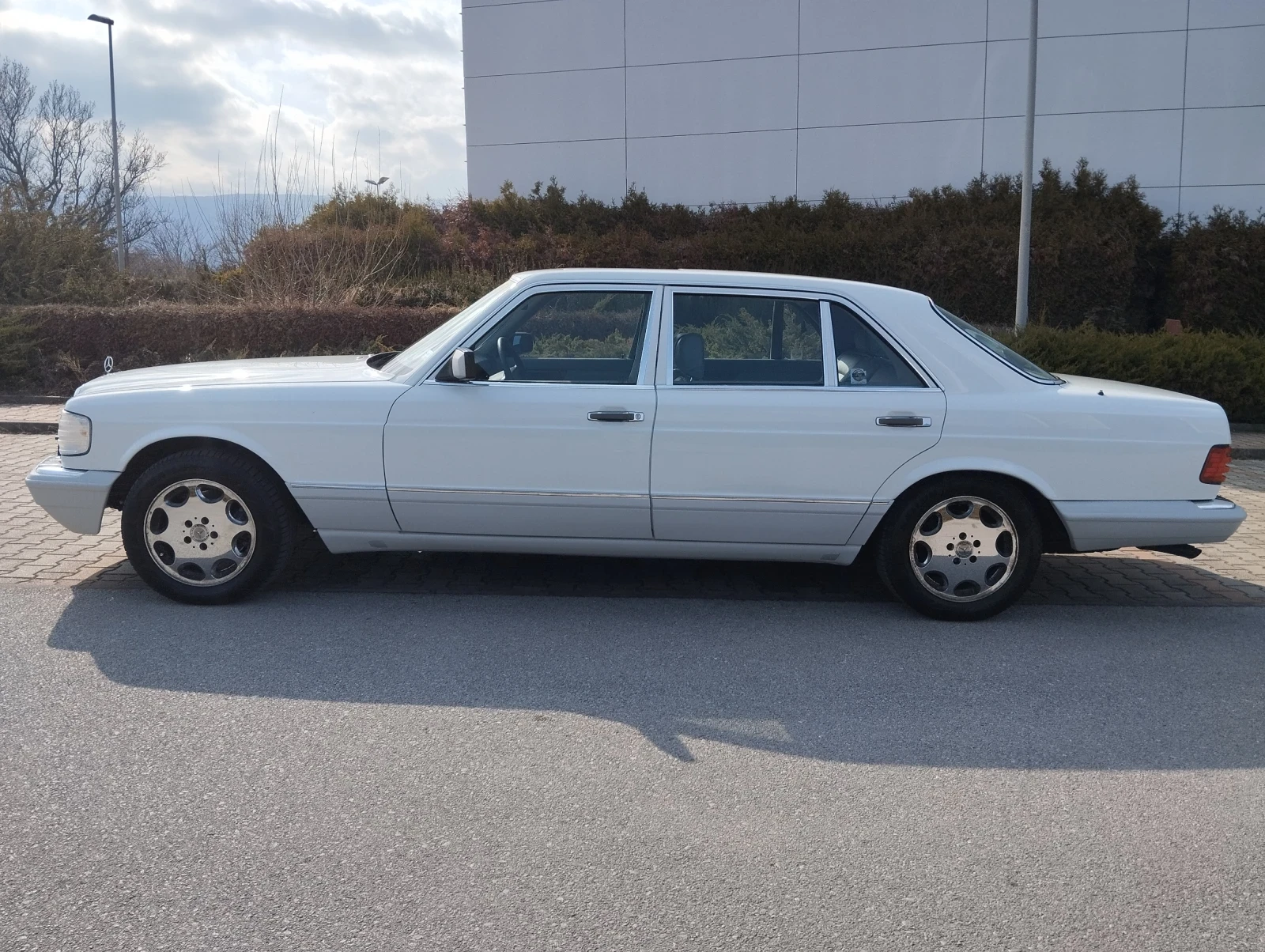Mercedes-Benz 560 SEL, снимка 13 - Автомобили и джипове - 51529458
