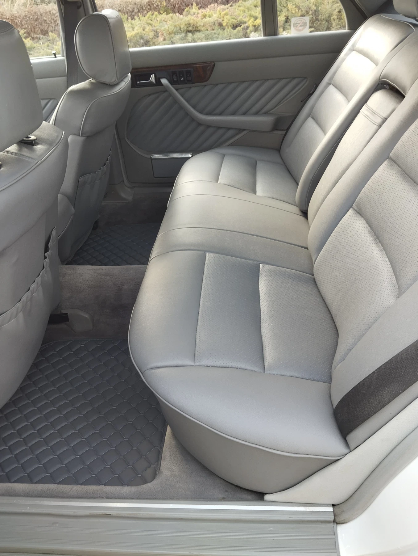 Mercedes-Benz 560 SEL, снимка 9 - Автомобили и джипове - 51529458