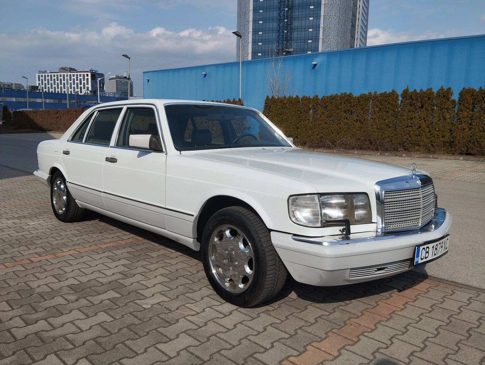 Mercedes-Benz 560 SEL, снимка 15 - Автомобили и джипове - 51529458
