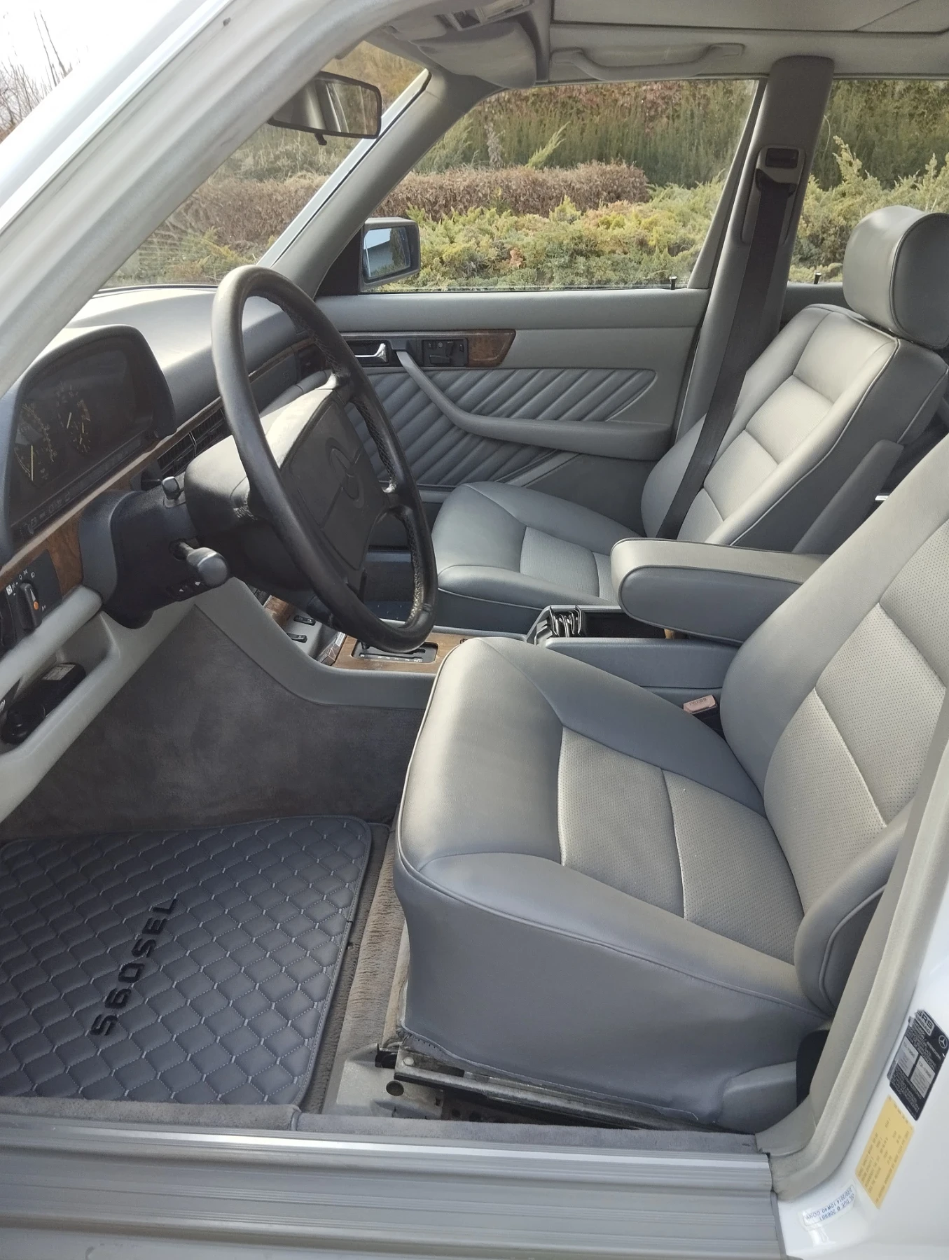 Mercedes-Benz 560 SEL, снимка 8 - Автомобили и джипове - 51529458