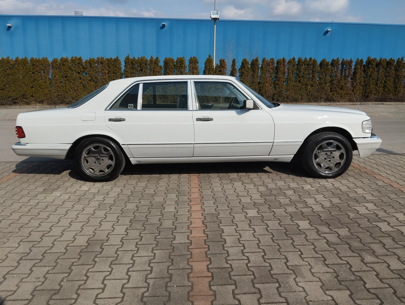 Mercedes-Benz 560 SEL, снимка 14 - Автомобили и джипове - 51529458
