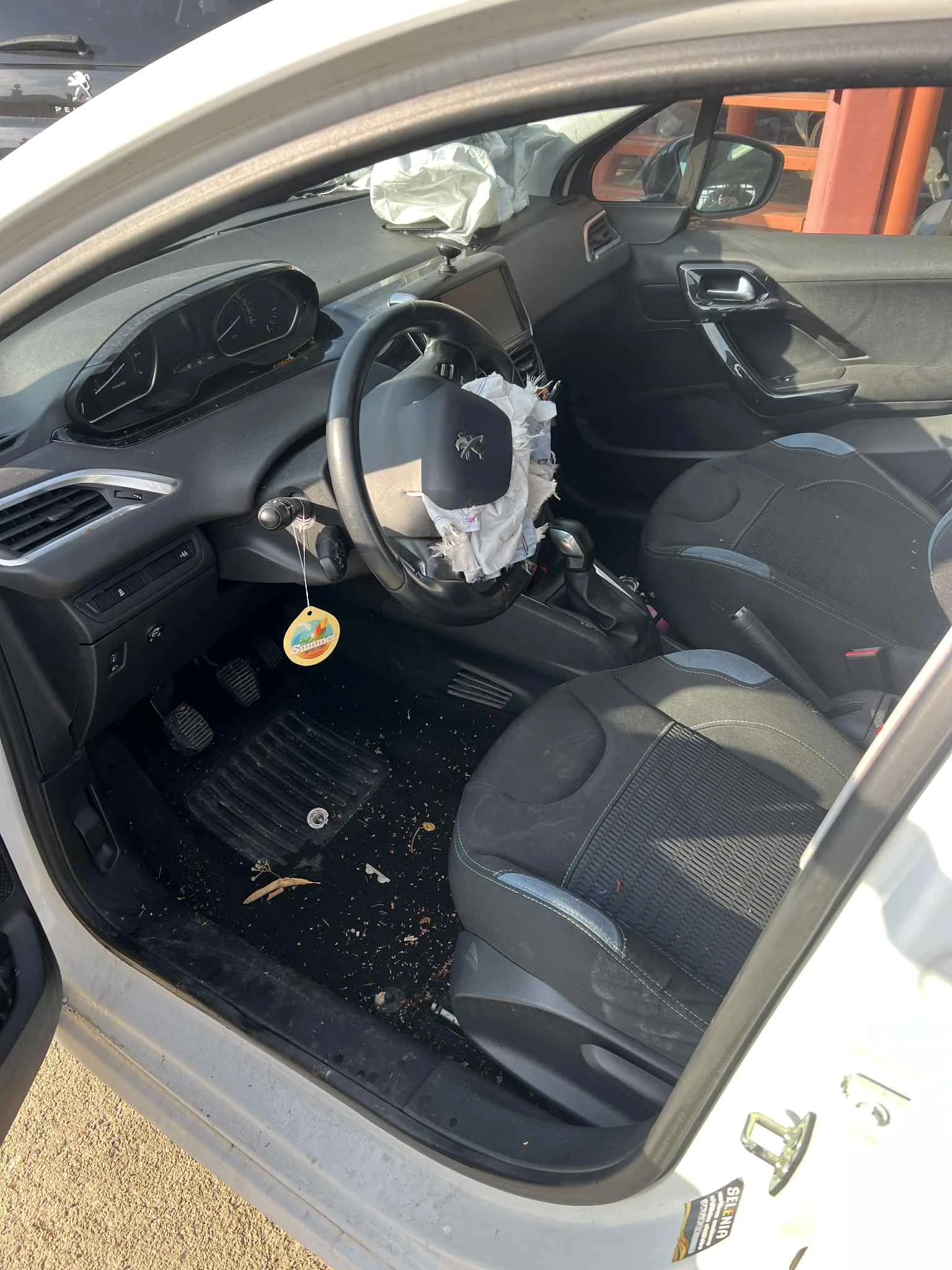 Peugeot 208 1.4  95 | Mobile.bg   8