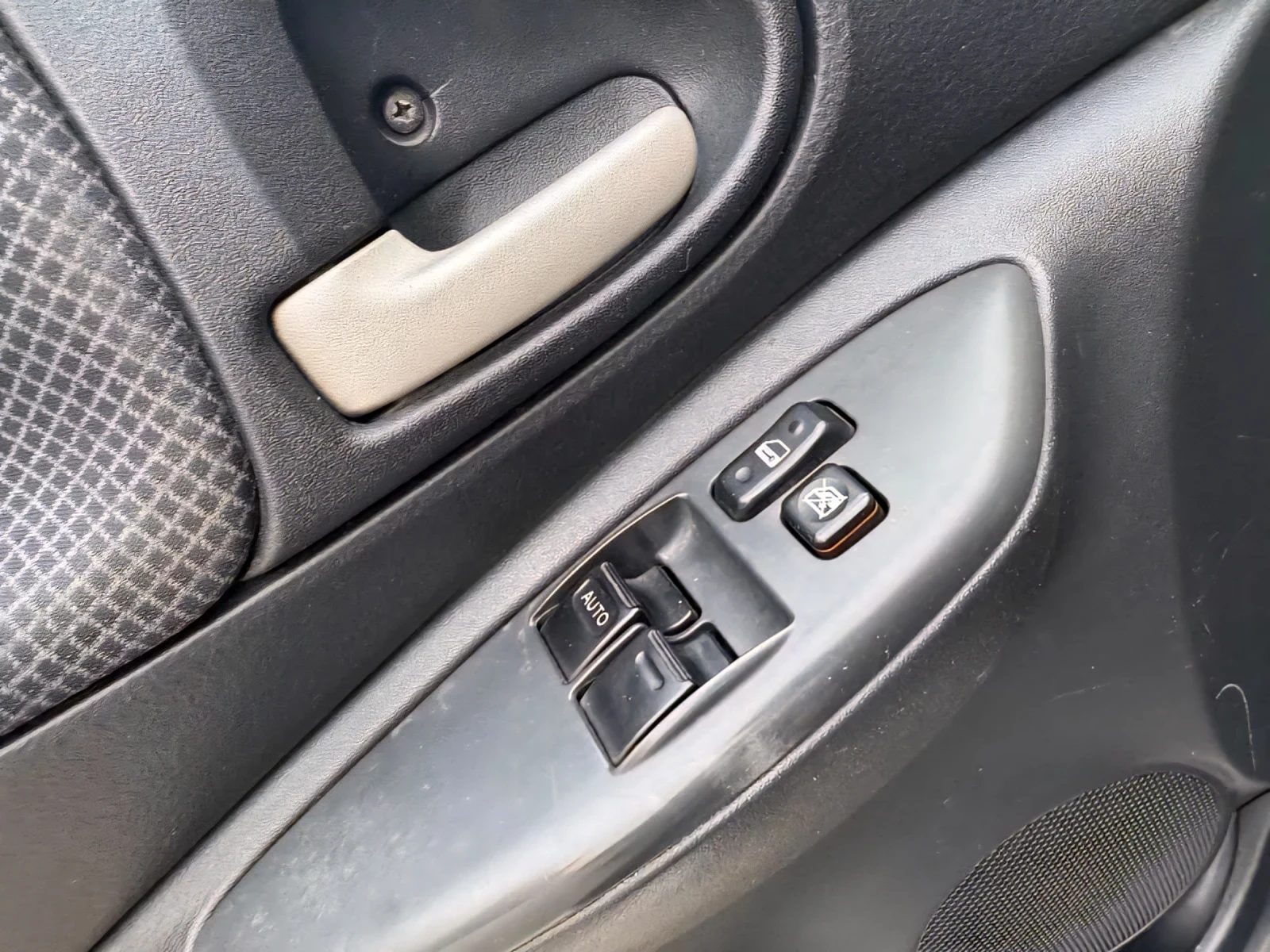Toyota Yaris 1.4 D-4D 75 к.с. (дизел), снимка 9 - Автомобили и джипове - 54386935
