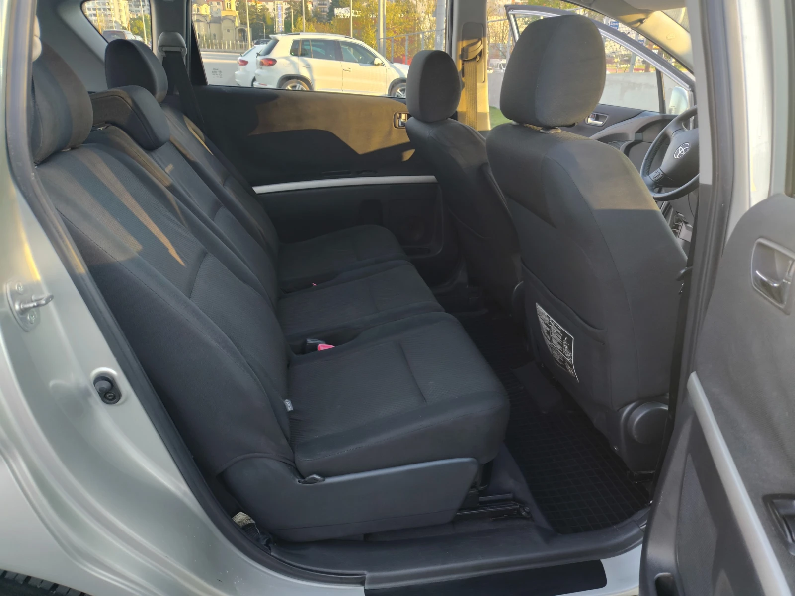 Toyota Corolla verso, снимка 12 - Автомобили и джипове - 54438988