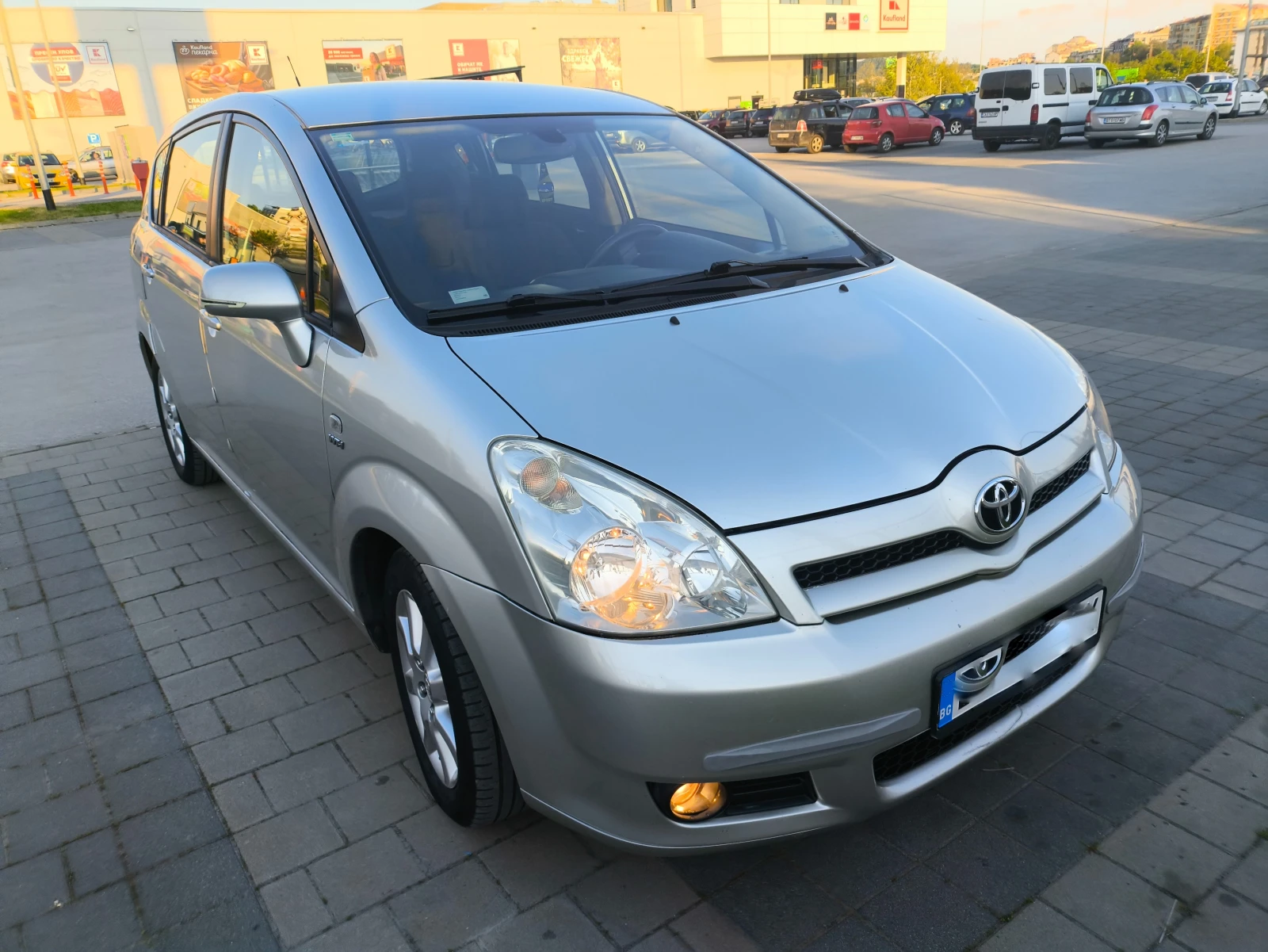 Toyota Corolla verso, снимка 3 - Автомобили и джипове - 54438988