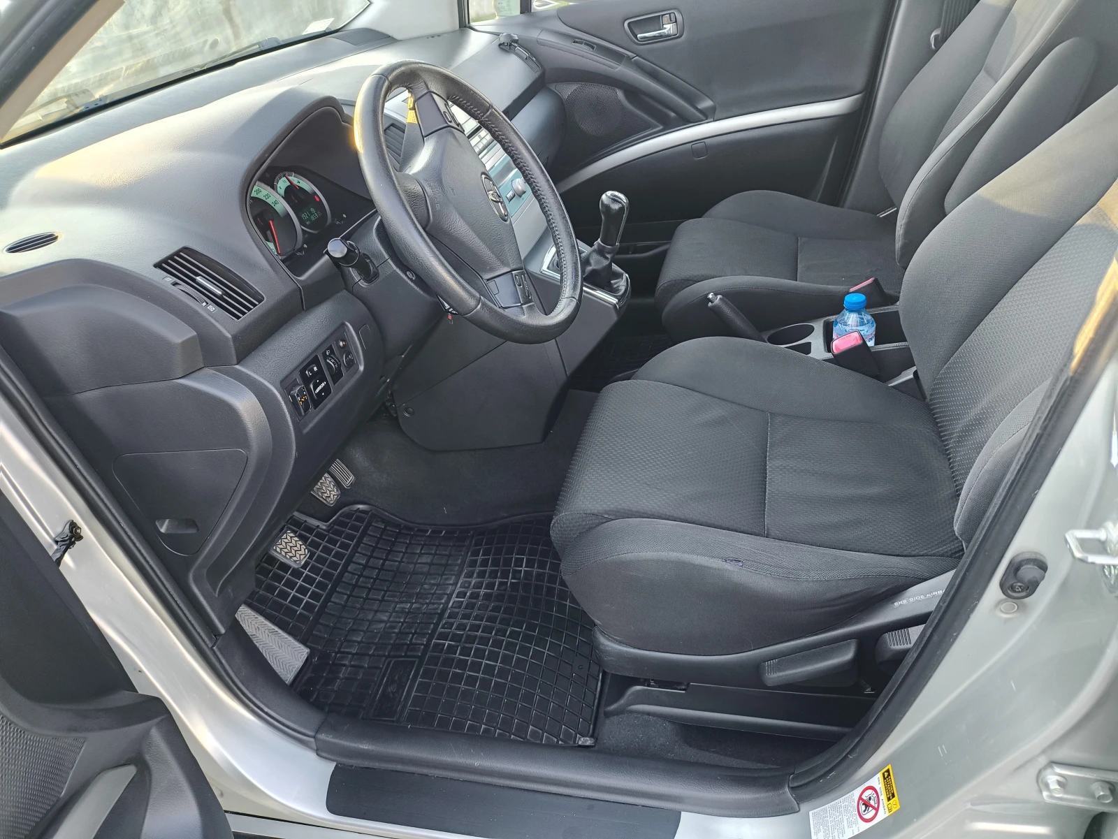 Toyota Corolla verso, снимка 9 - Автомобили и джипове - 54438988
