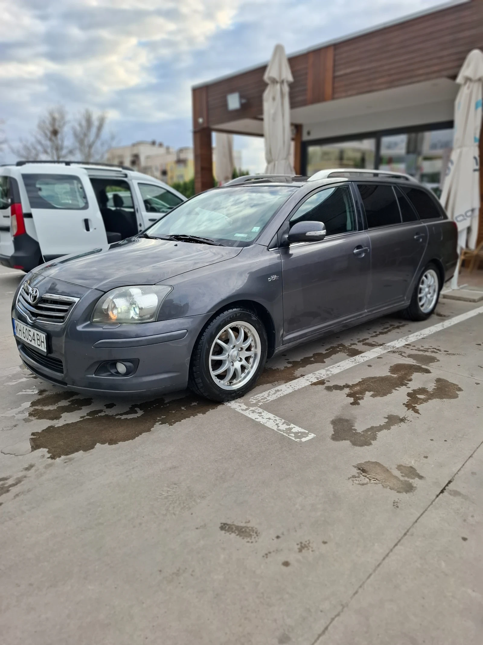 Toyota Avensis, снимка 3 - Автомобили и джипове - 54609468