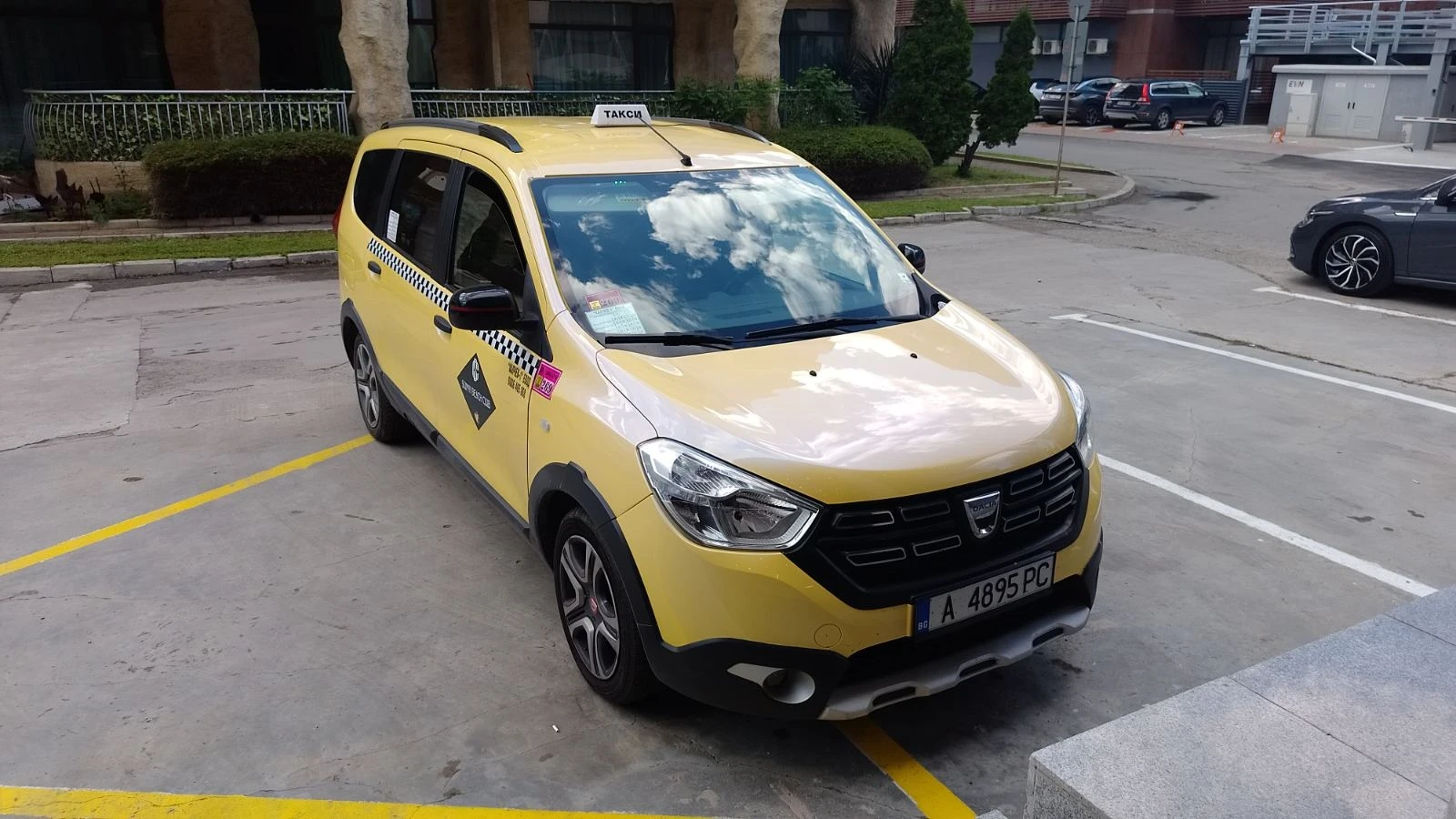 Dacia Lodgy Stepway, снимка 2 - Автомобили и джипове - 54713926