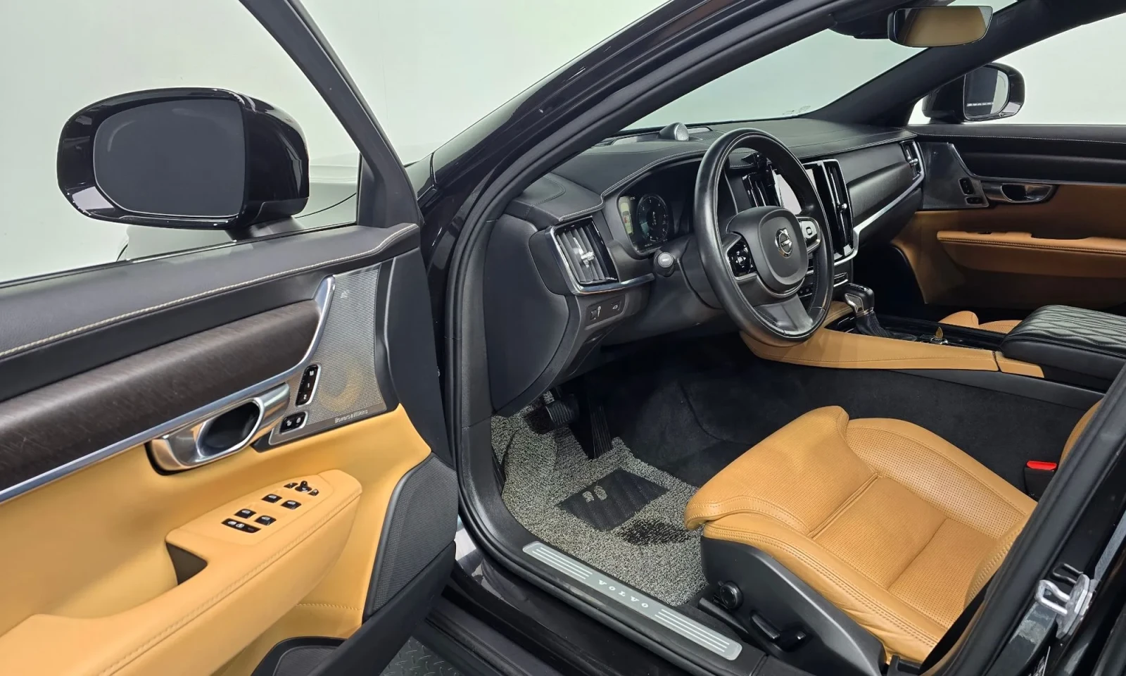 Volvo V90 Cross Country D5 * B&W * MASSAGE * ОБДУХ * FULL, снимка 11 - Автомобили и джипове - 54791956