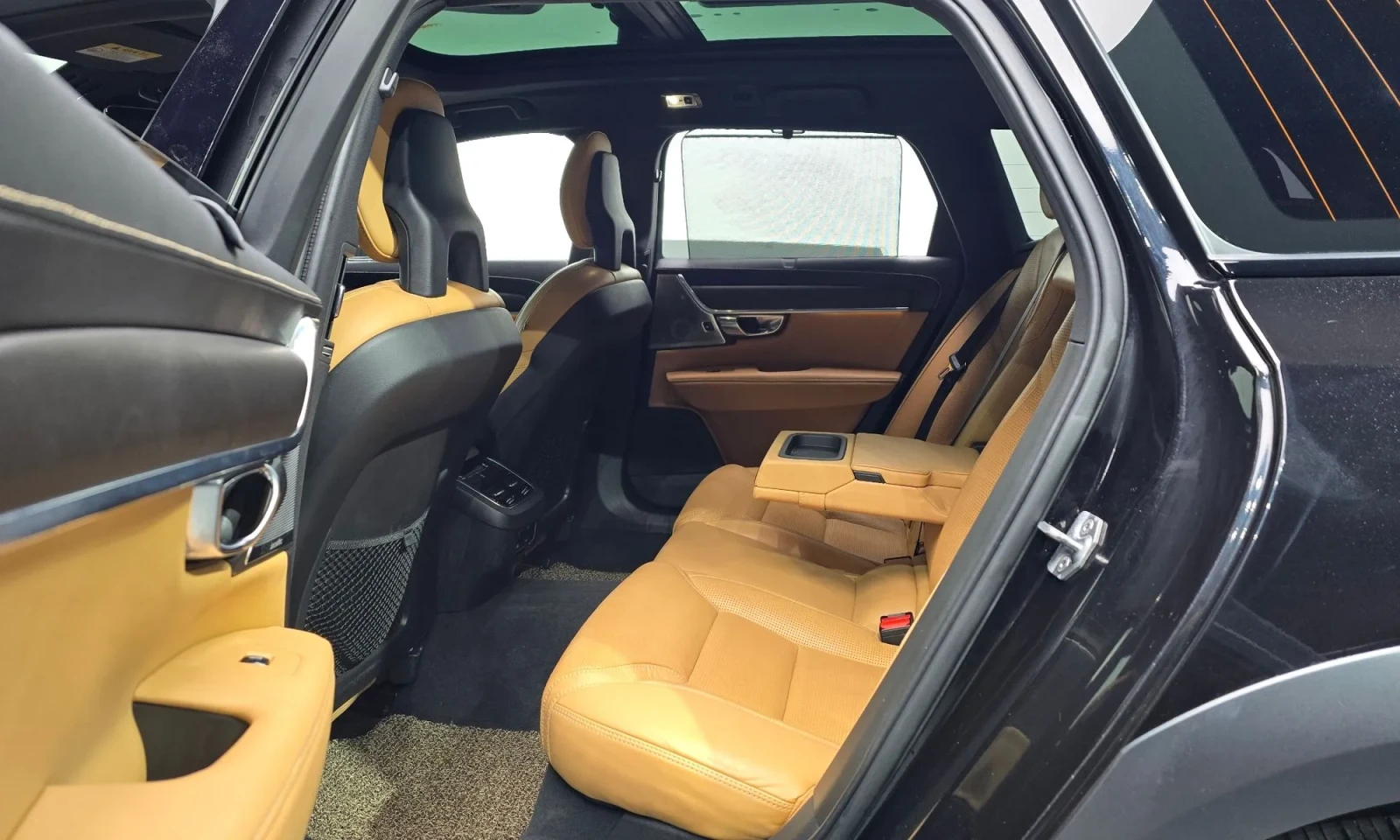 Volvo V90 Cross Country D5 * B&W * MASSAGE * ОБДУХ * FULL, снимка 12 - Автомобили и джипове - 54791956