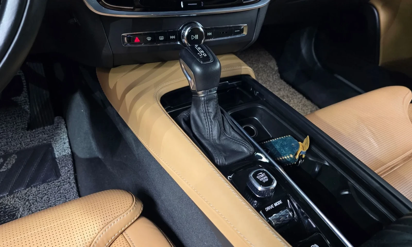 Volvo V90 Cross Country D5 * B&W * MASSAGE * ОБДУХ * FULL, снимка 9 - Автомобили и джипове - 54791956