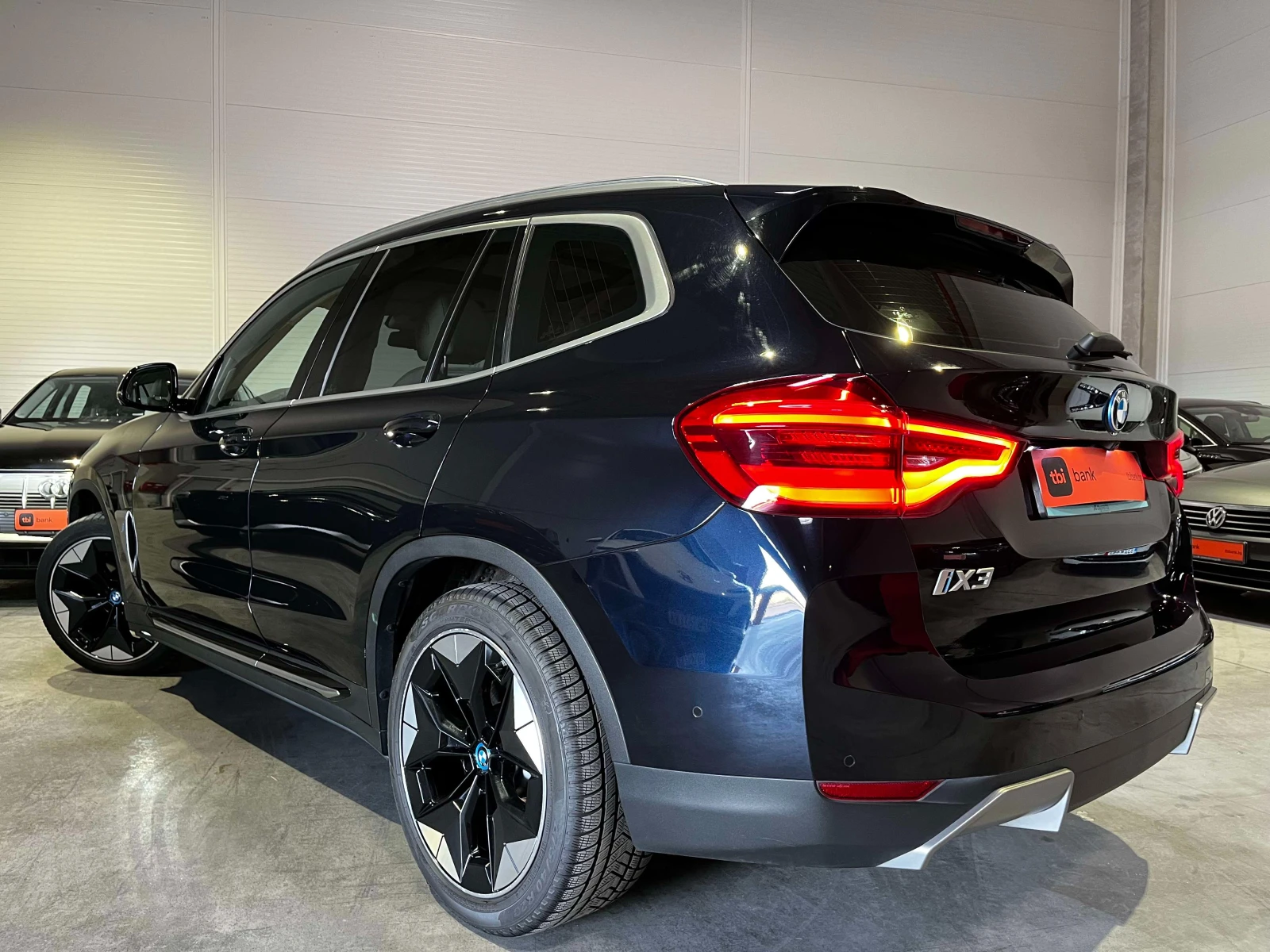 BMW iX3 HIGH EXECUTIVE/80KWh/286hp/SOH97.2%/PANO/CAMERA | Mobile.bg � ����������� 3