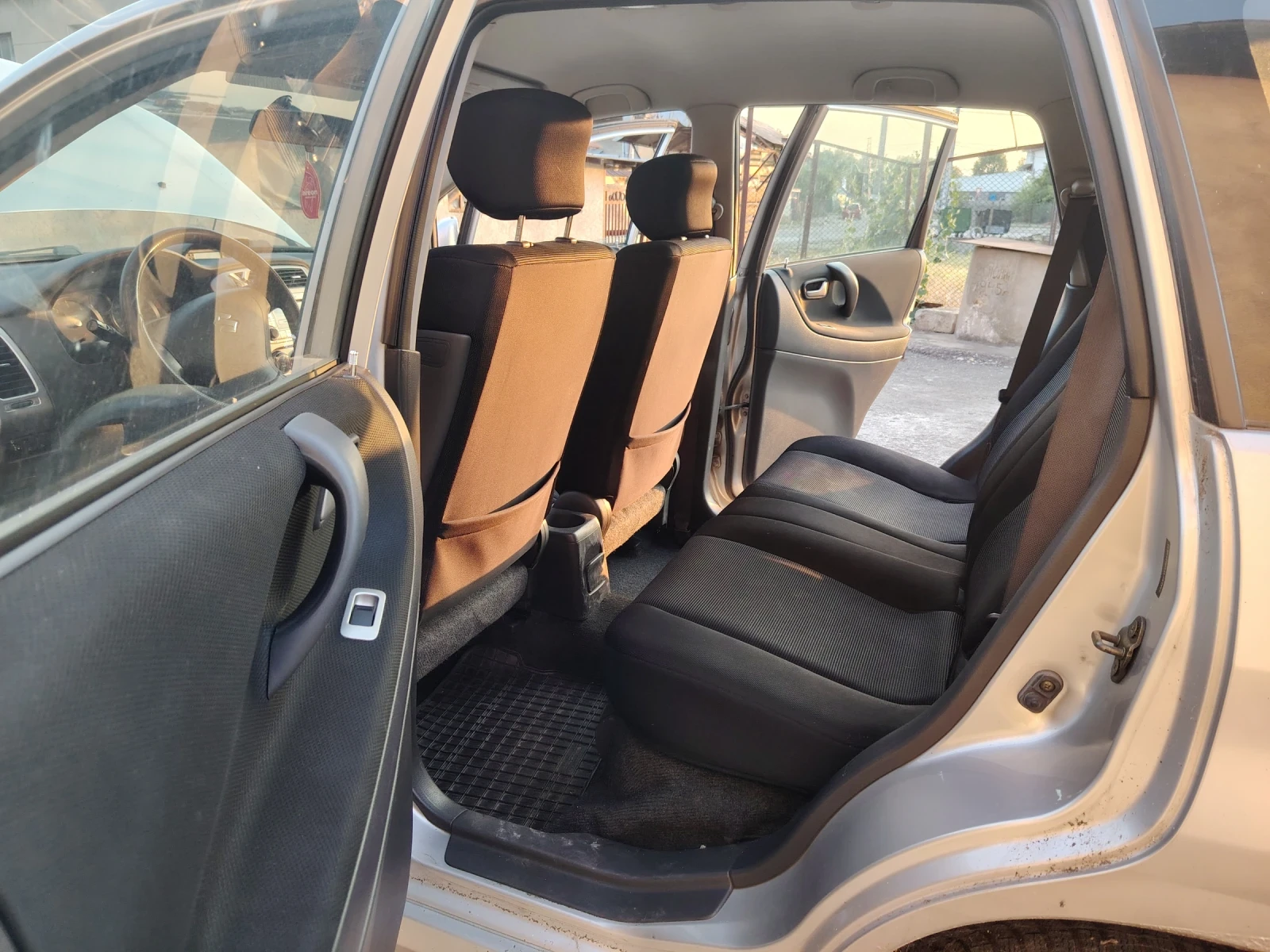 Suzuki Liana 1400, снимка 10 - Автомобили и джипове - 55564947
