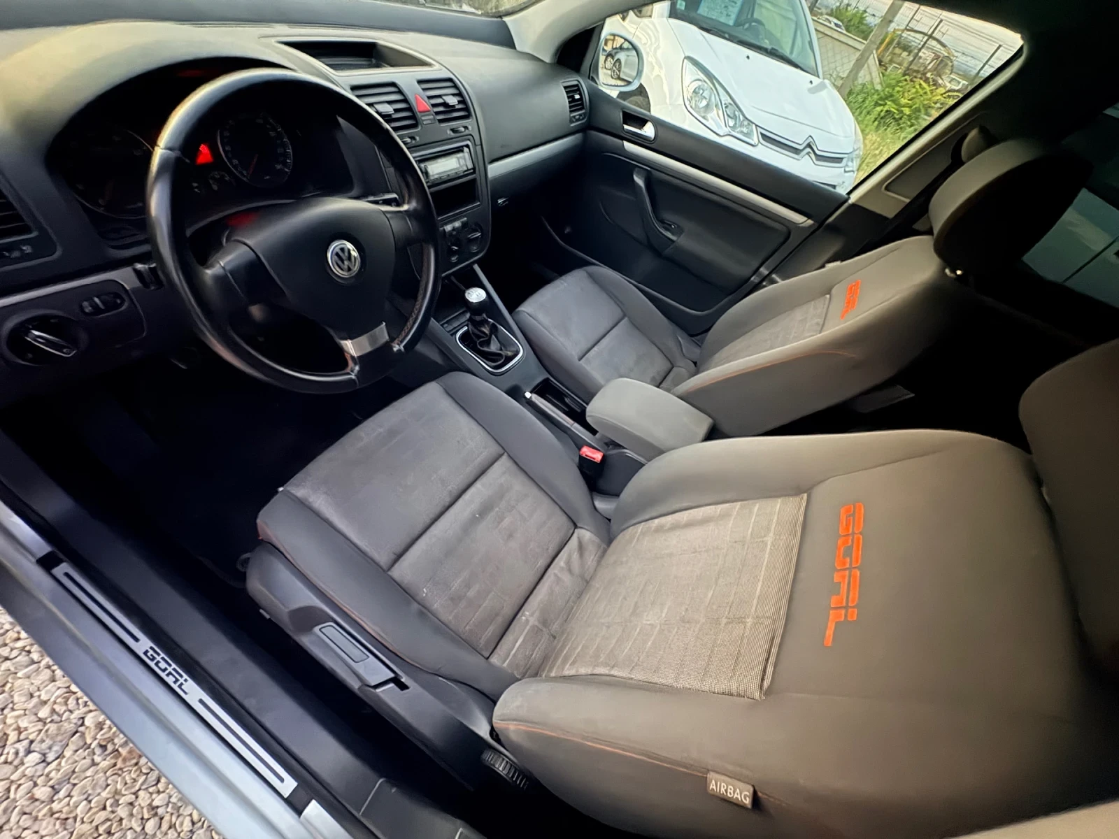 VW Golf 1.6 i 102 ps Топ Състояние Напълно Обслужен, снимка 13 - Автомобили и джипове - 55675574