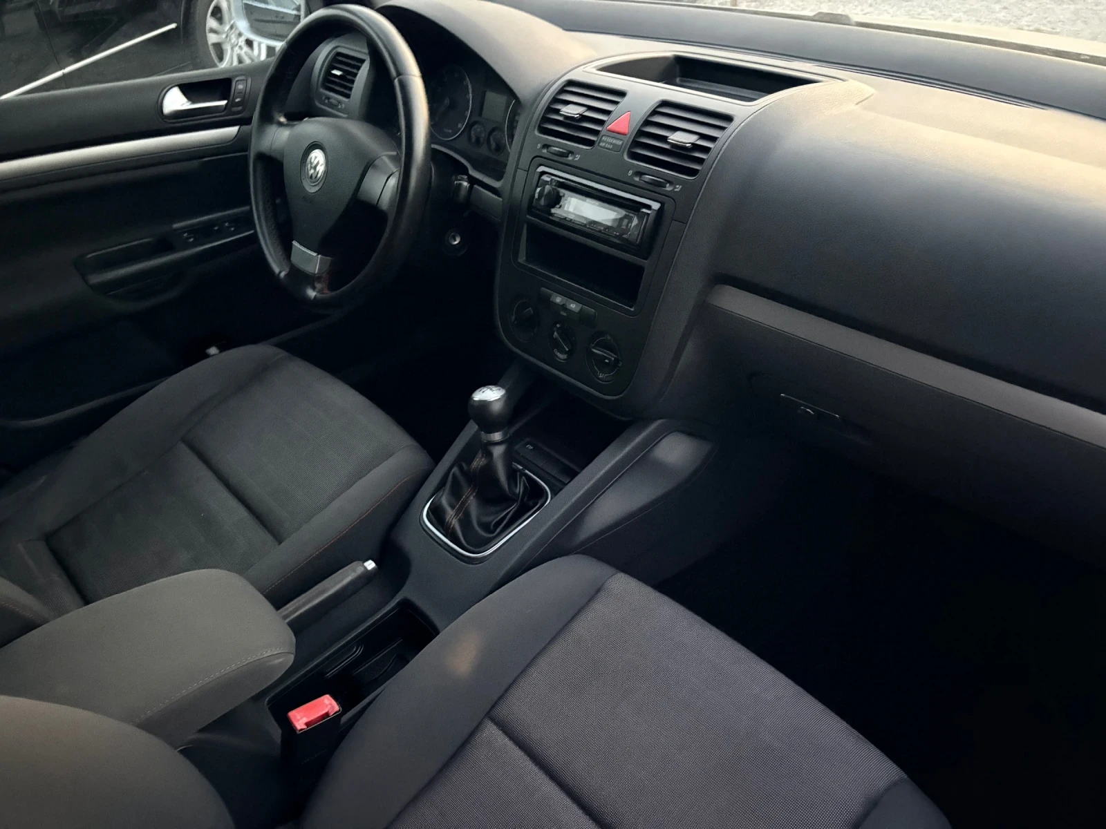 VW Golf 1.6 i 102 ps Топ Състояние Напълно Обслужен, снимка 14 - Автомобили и джипове - 55675574