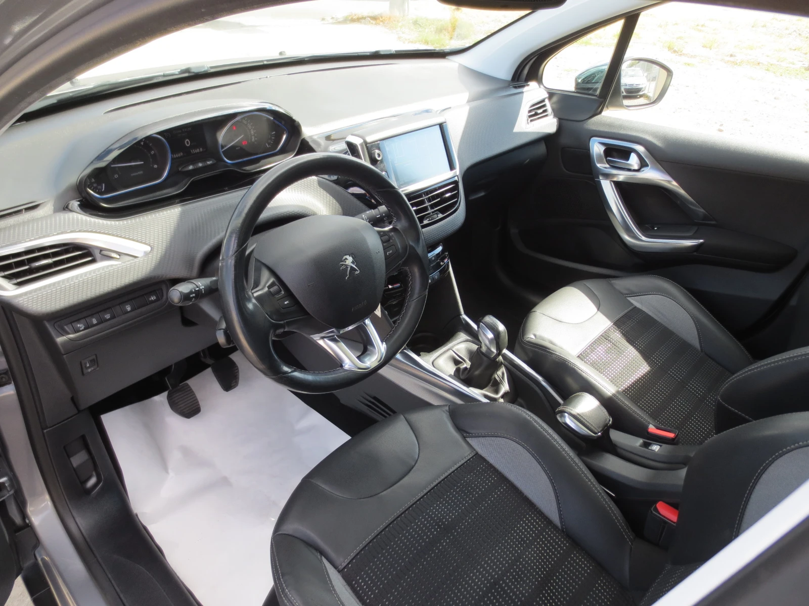 Peugeot 2008 1.6 HDI * ALLURE* , снимка 9 - Автомобили и джипове - 56310748