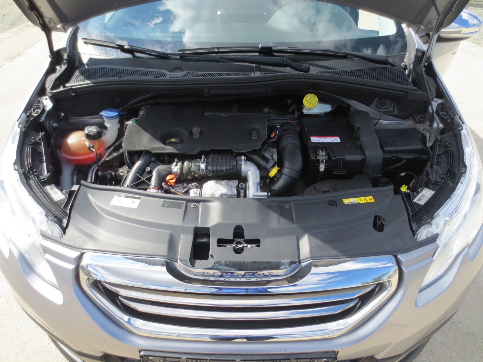 Peugeot 2008 1.6 HDI * ALLURE* , снимка 17 - Автомобили и джипове - 56310748