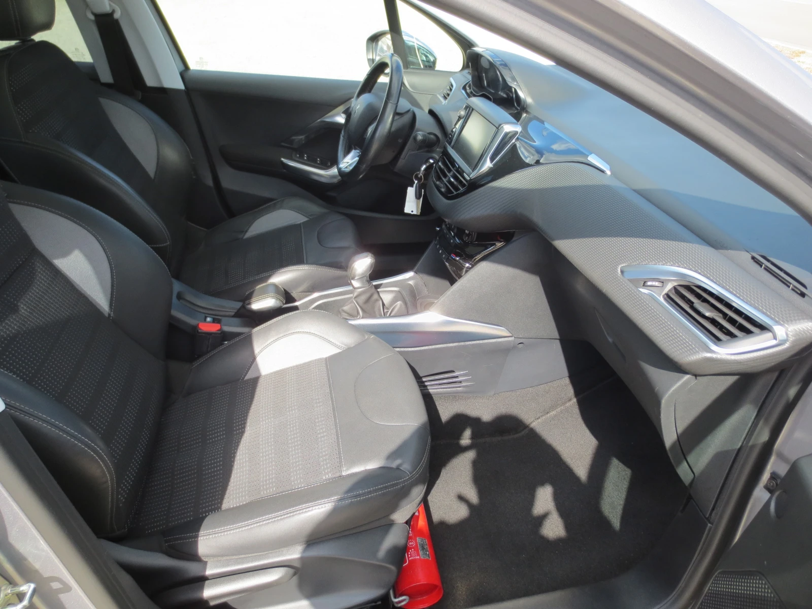 Peugeot 2008 1.6 HDI * ALLURE* , снимка 15 - Автомобили и джипове - 56310748