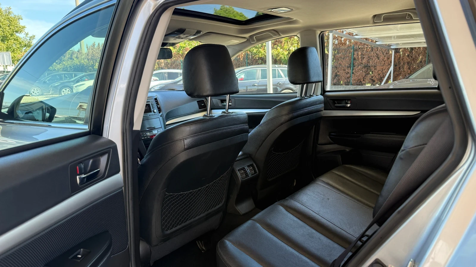 Subaru Outback 2.5 i Gaz, снимка 7 - Автомобили и джипове - 56372929