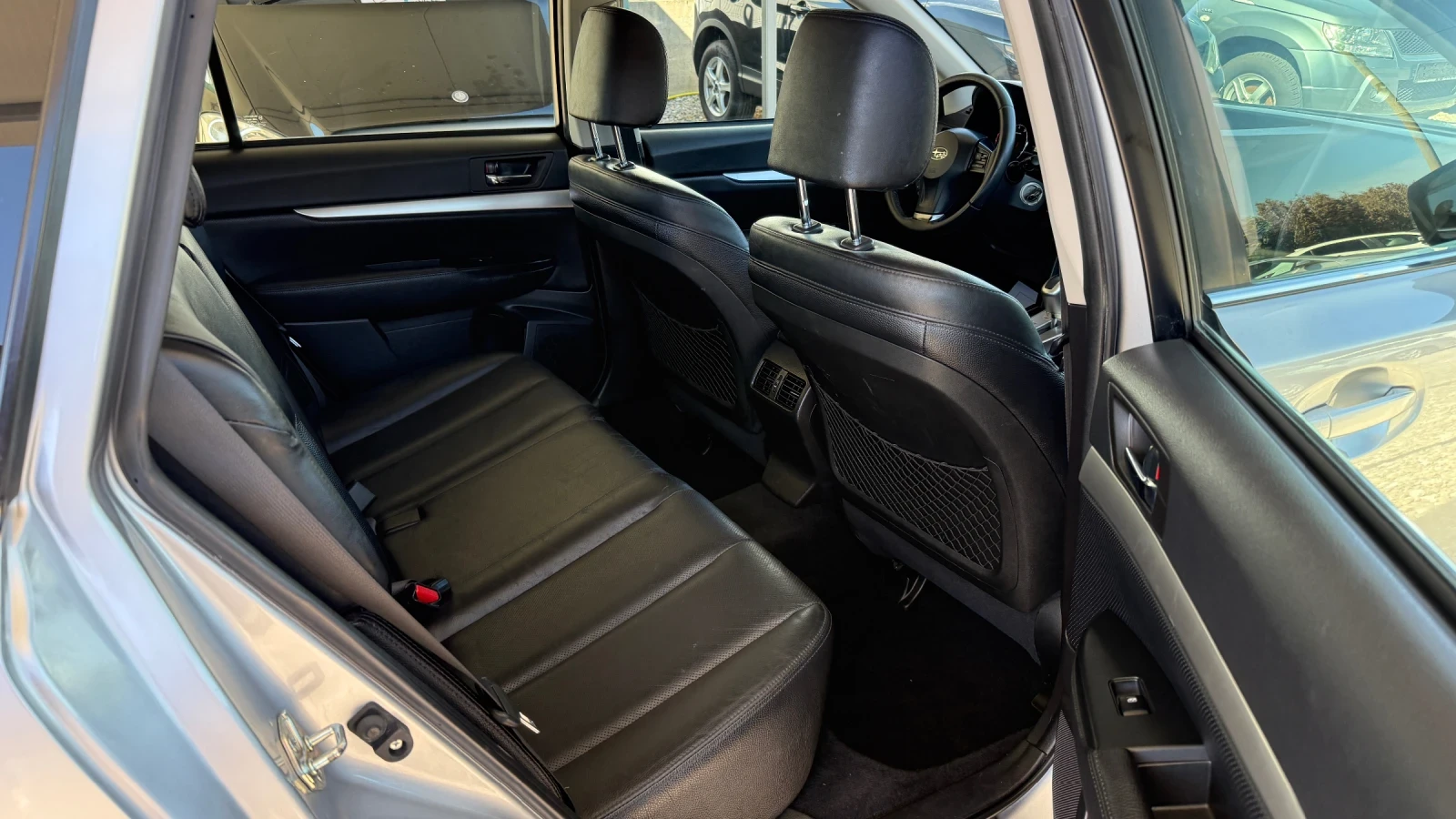 Subaru Outback 2.5 i Gaz, снимка 8 - Автомобили и джипове - 56372929