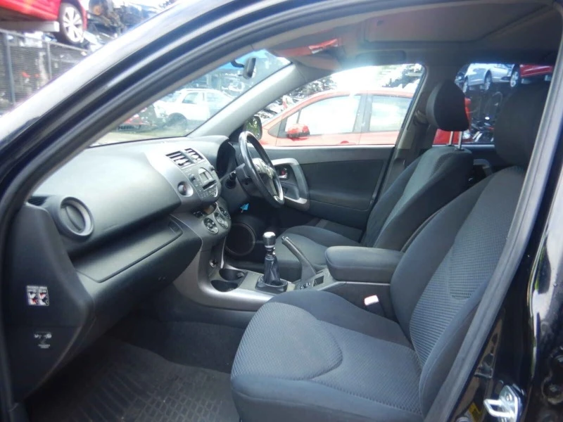 Toyota Rav4 2.2 D-4D 136к.с 2007г НА ЧАСТИ, снимка 4 - Автомобили и джипове - 43069980